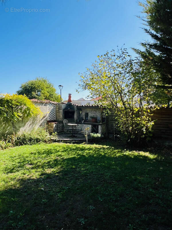 Maison à SAINT-SAUVEUR-D'AUNIS