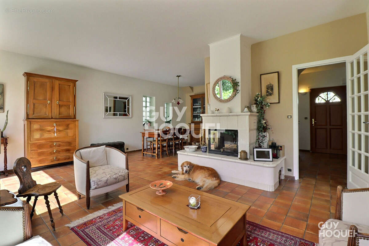 Maison à SAINTE-GENEVIEVE-DES-BOIS