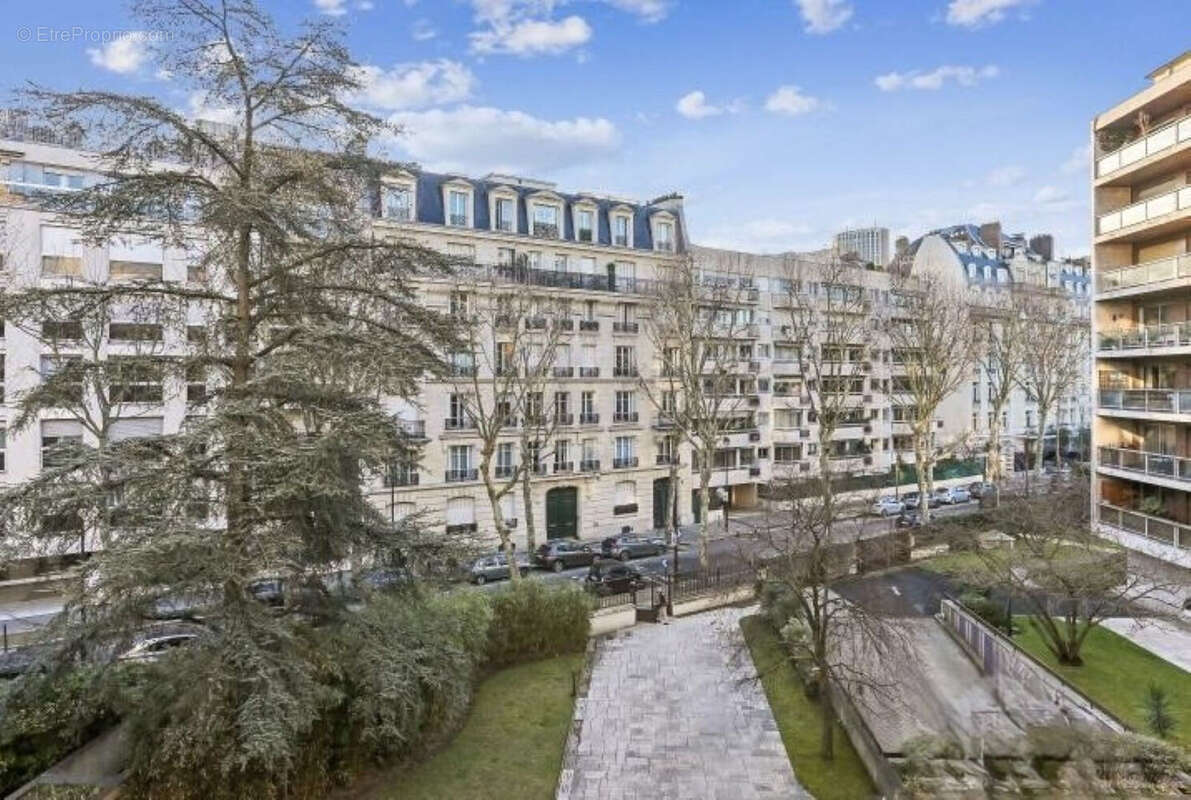 Appartement à NEUILLY-SUR-SEINE