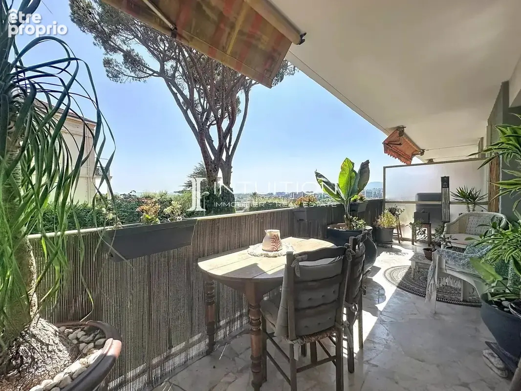 Mandelieu - Les termes : élégant deux pièces avec grande terrasse et garage - photo 2