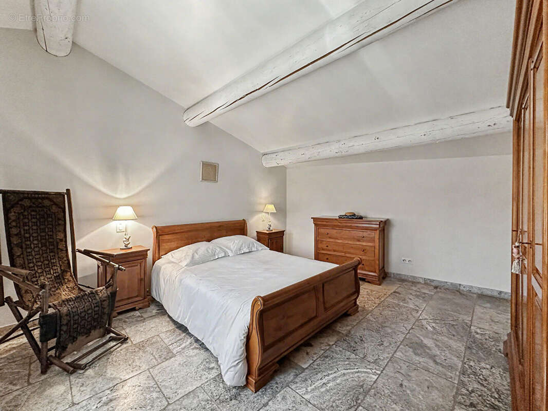 Maison de caractère avec gîte indépendant, piscine, garage et 5 000 m² à vendre à Moulès - photo 13