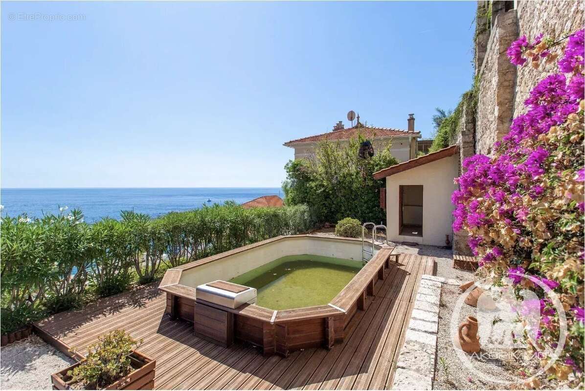 Appartement à ROQUEBRUNE-CAP-MARTIN