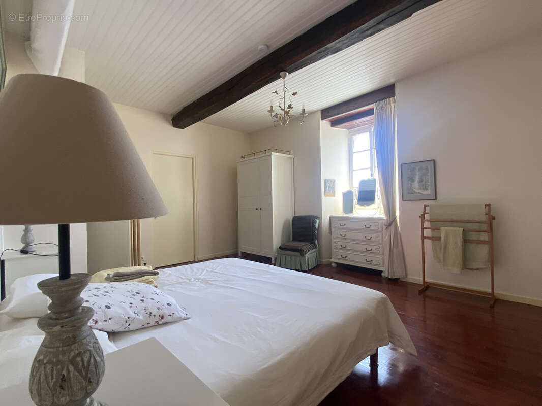 Maison à SAINTE-CECILE-DU-CAYROU