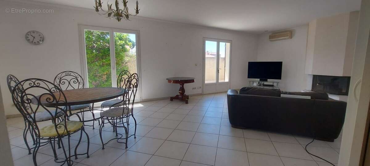 Villa de type T5 au Grau d'agde de 121m² environ sur une parcelle de 1 000m² environ. - photo 8