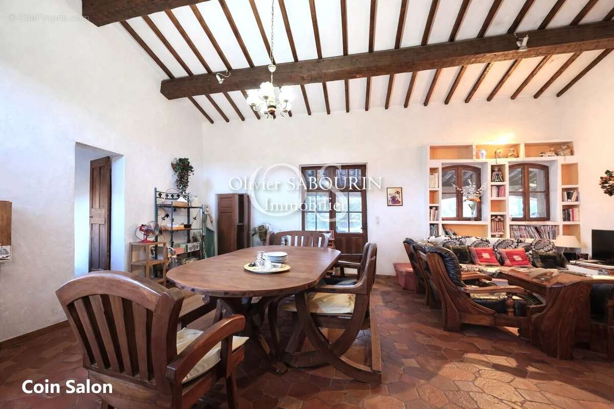 Maison à ROQUEBRUNE-SUR-ARGENS