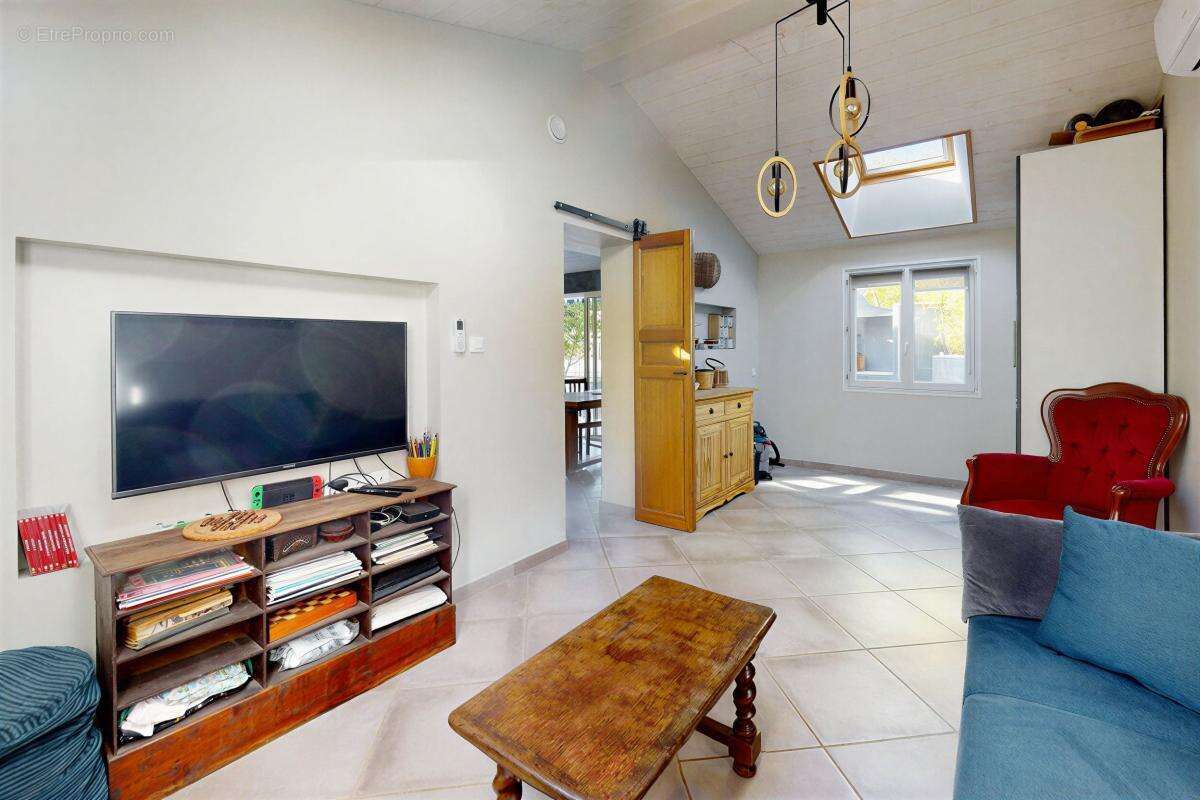 Maison à POURRIERES