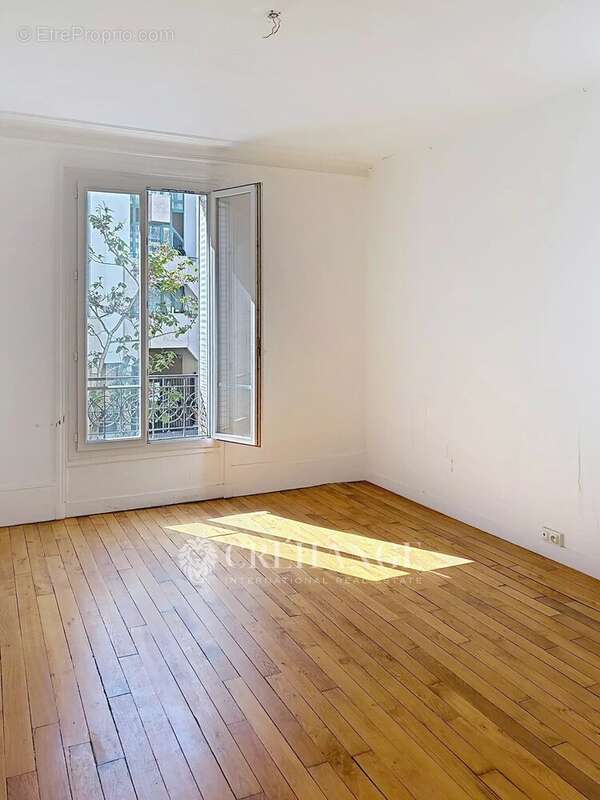 Appartement à PARIS-10E