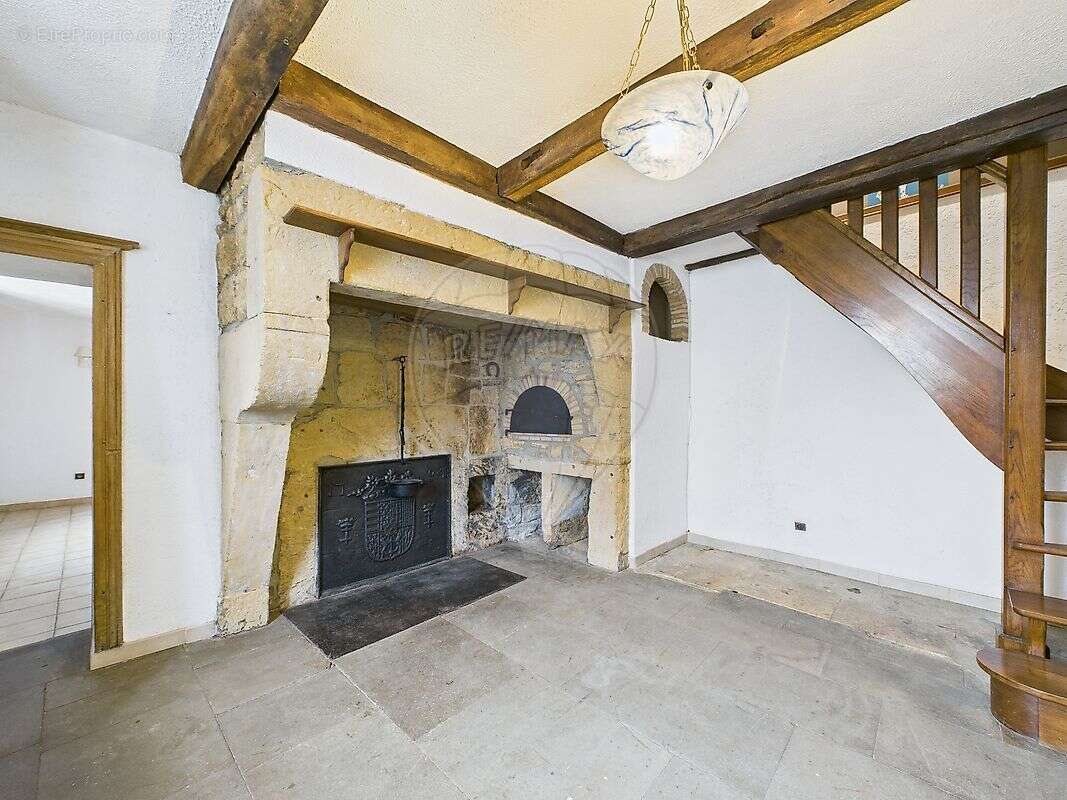 Maison à COSNES-ET-ROMAIN