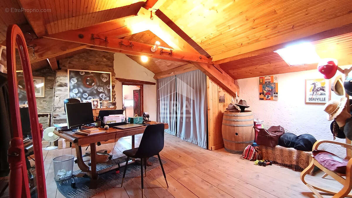 Maison à SAINT-HOSTIEN