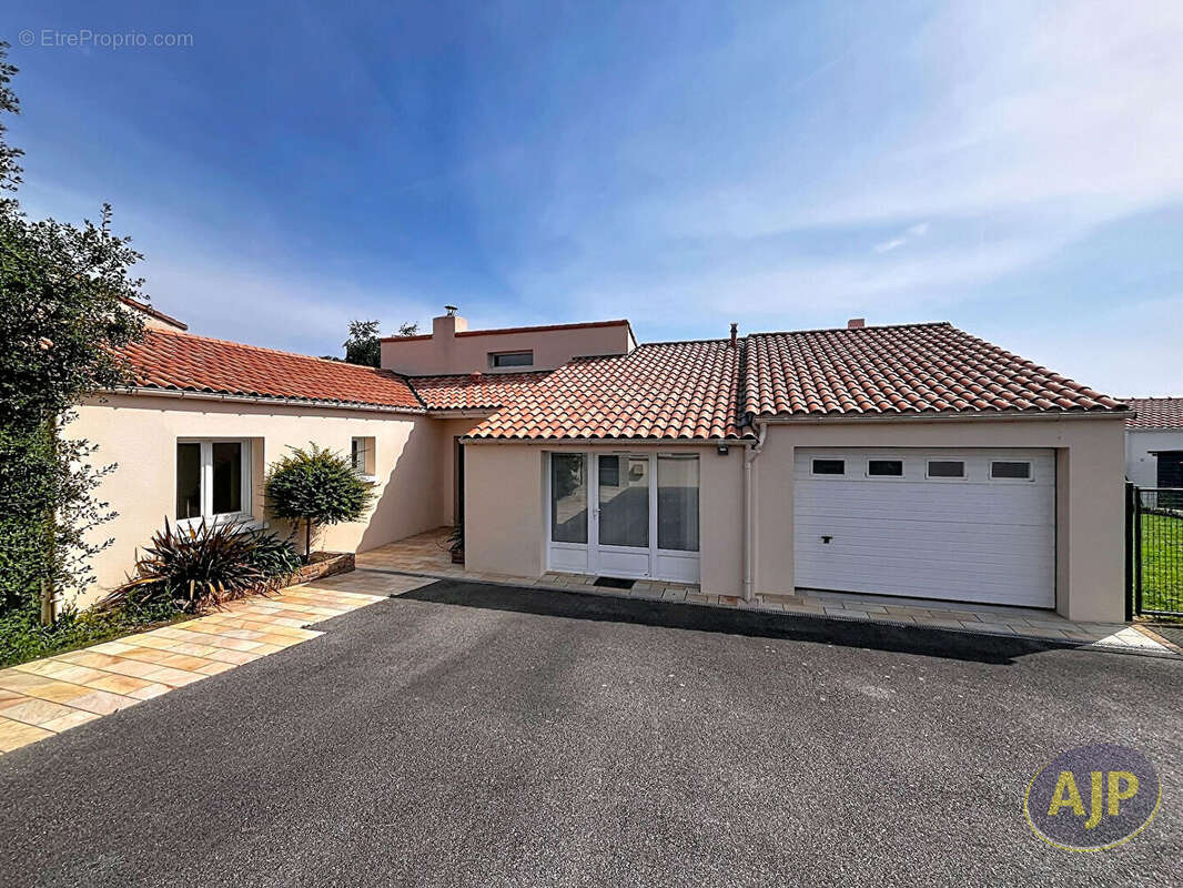 Maison à LE LOROUX-BOTTEREAU