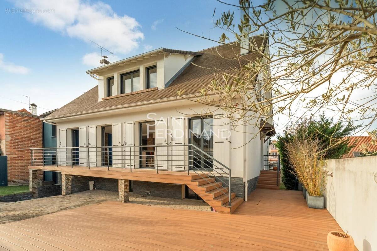 Maison à SARTROUVILLE