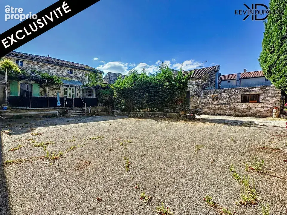Corps de ferme avec cour intérieure et caves à ORGNAC L'AVEN - photo 19