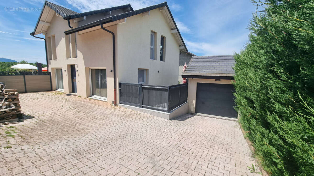 Maison à SAINT-CERGUES