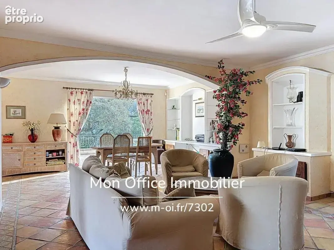 Référence : 7302-les - villa de 200m2 vue sur les collines avec patio et terrasses - photo 10