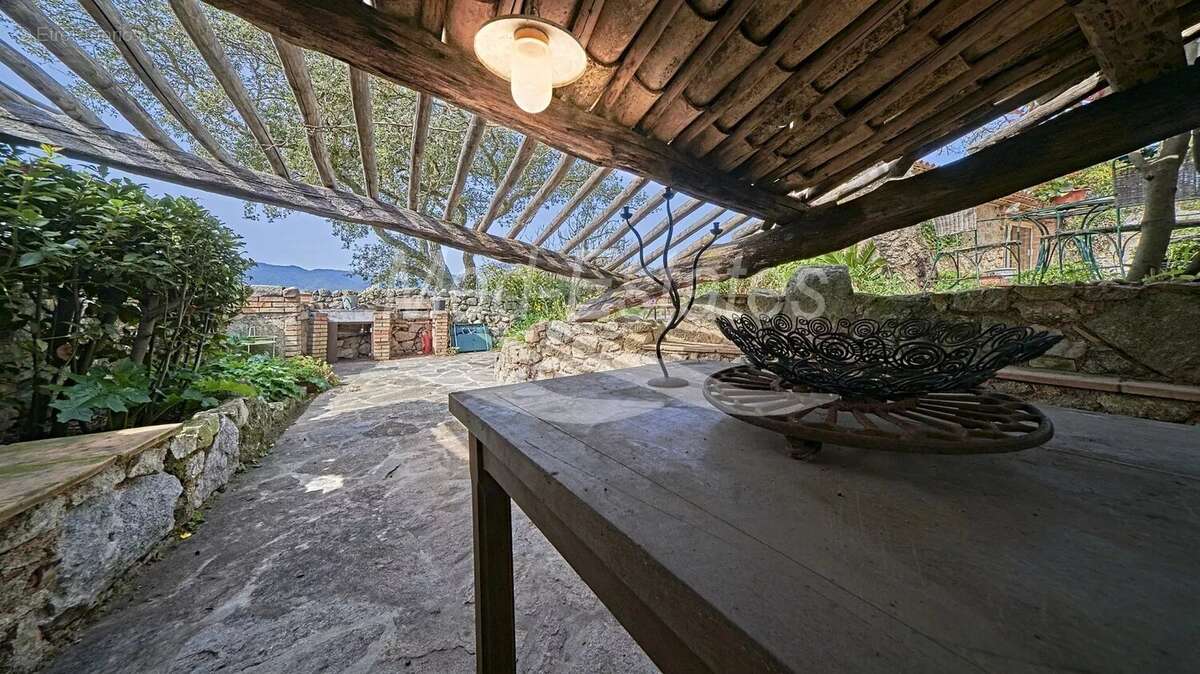 Maison à PLAN-DE-LA-TOUR