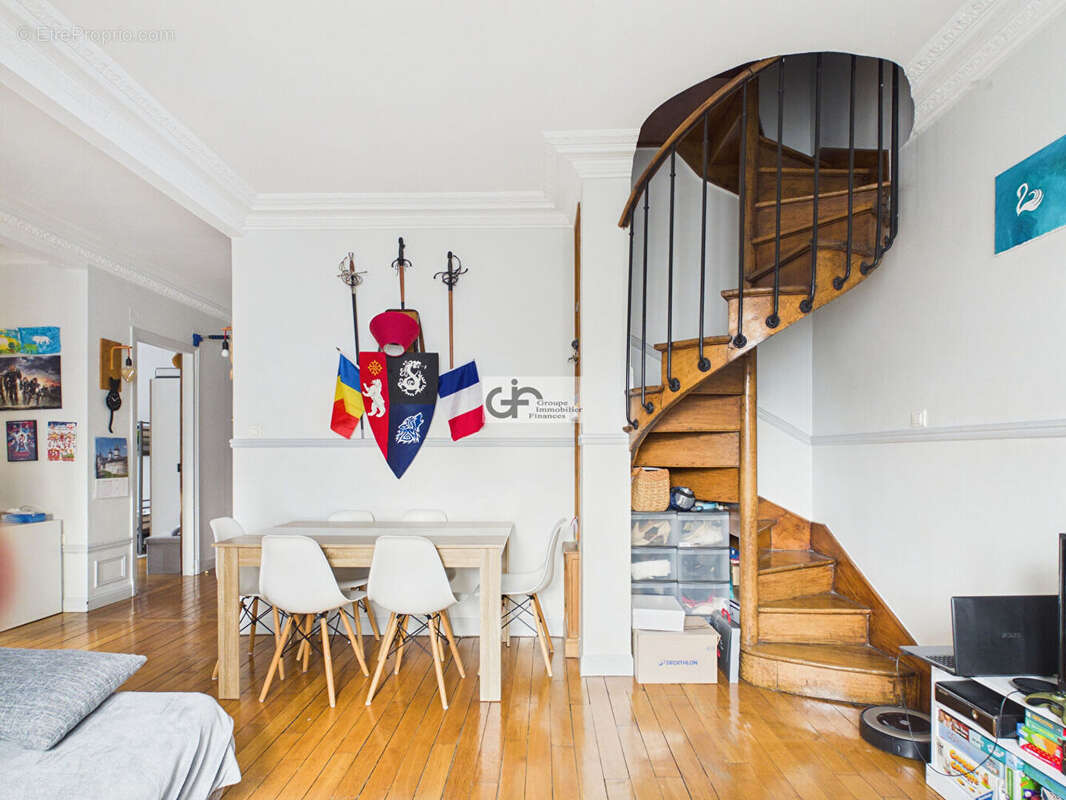 Appartement à PARIS-16E