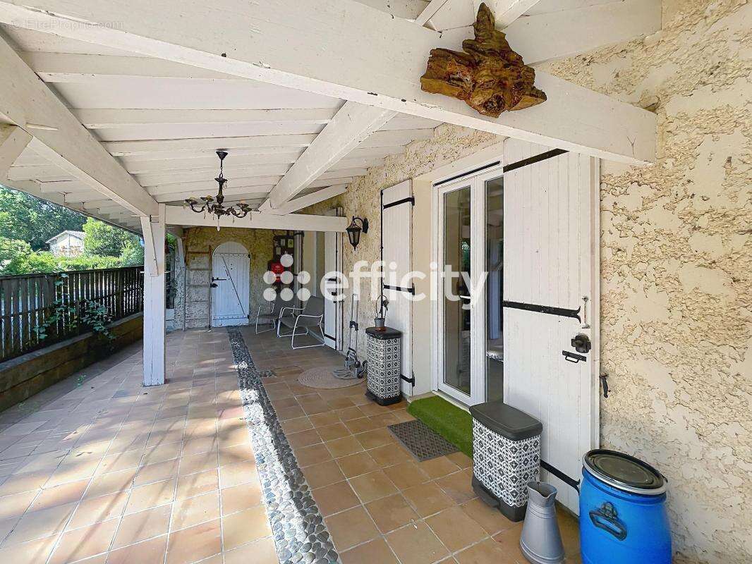 Maison à BAYAS