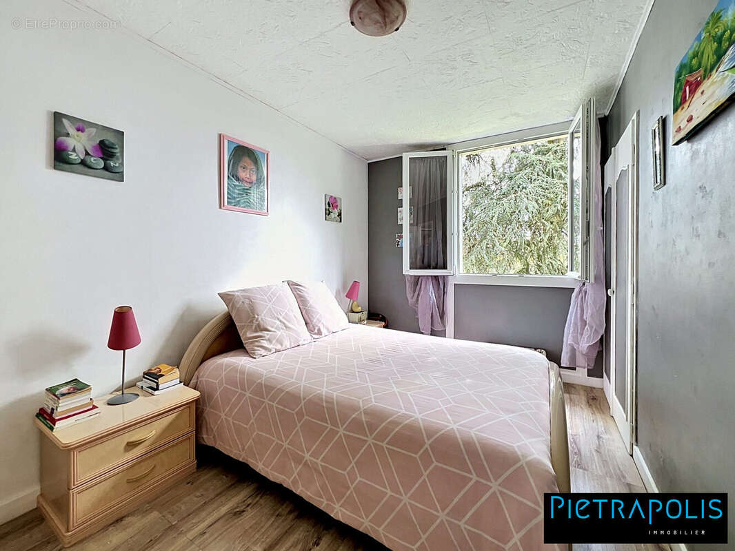 Appartement à PIERRE-BENITE