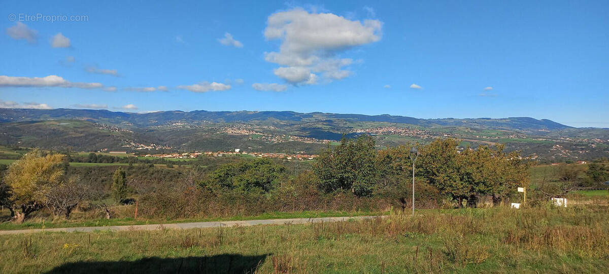 Terrain à CHATEAUNEUF