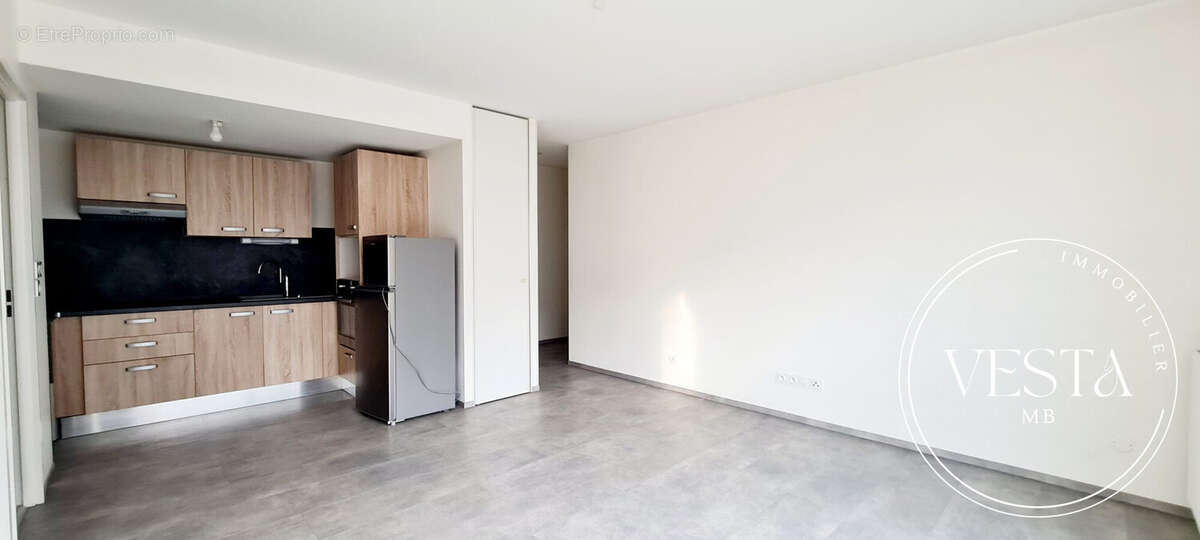 Pièce de vie sur cuisine ouverte - Appartement à DIJON