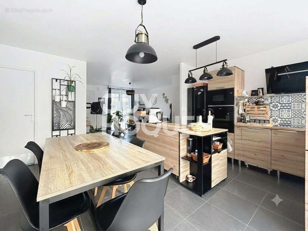 Maison à LANVALLAY