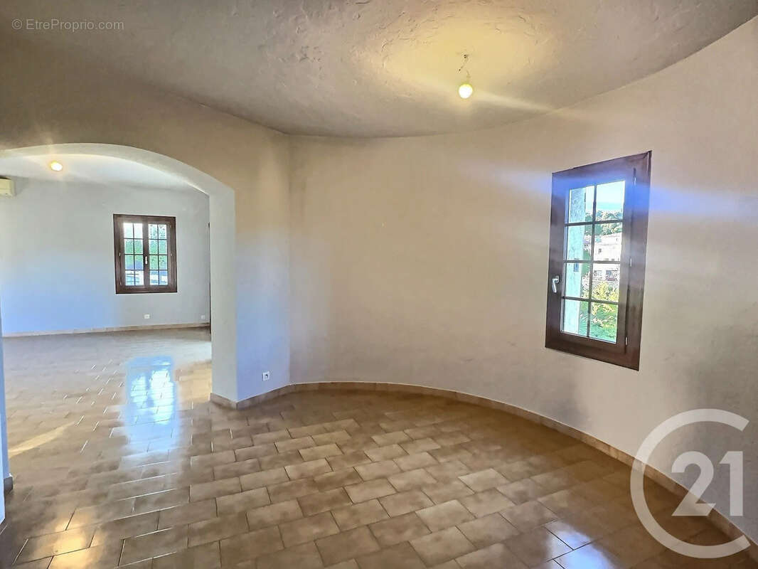 Maison 194 m² à Le Rouret  - photo 6