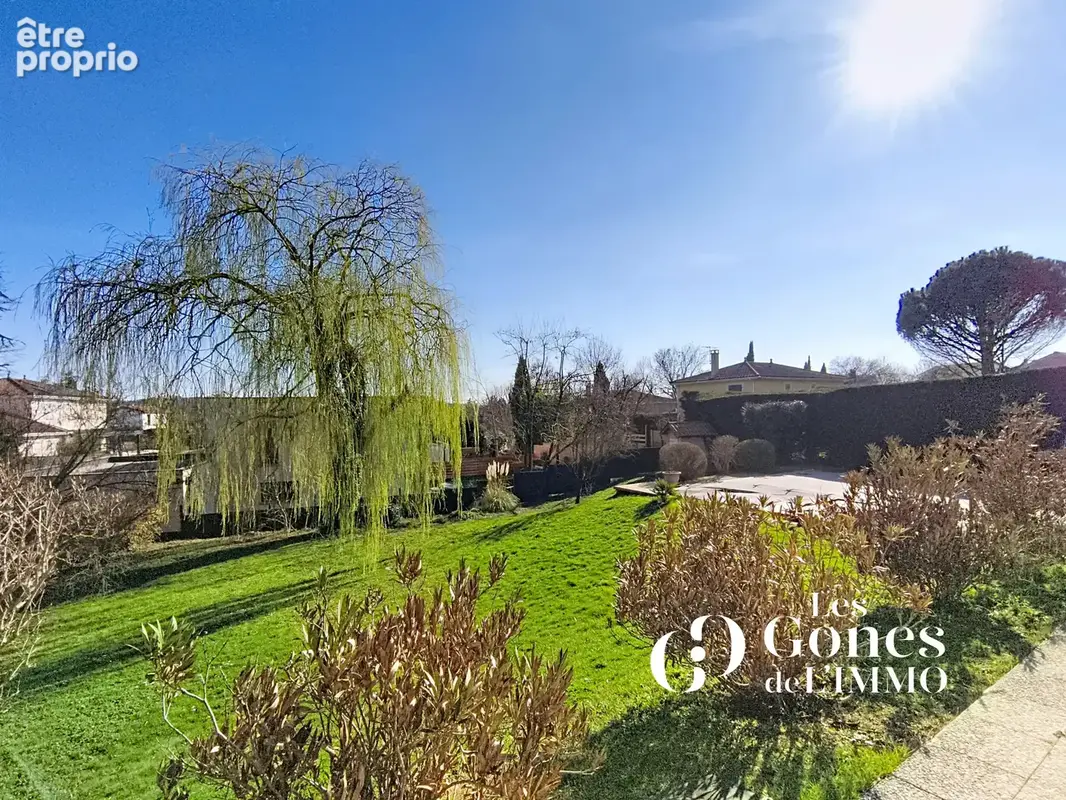 Craponne Villa familiale 6 chambres avec piscine sur 1800 m2 de terrain - photo 2