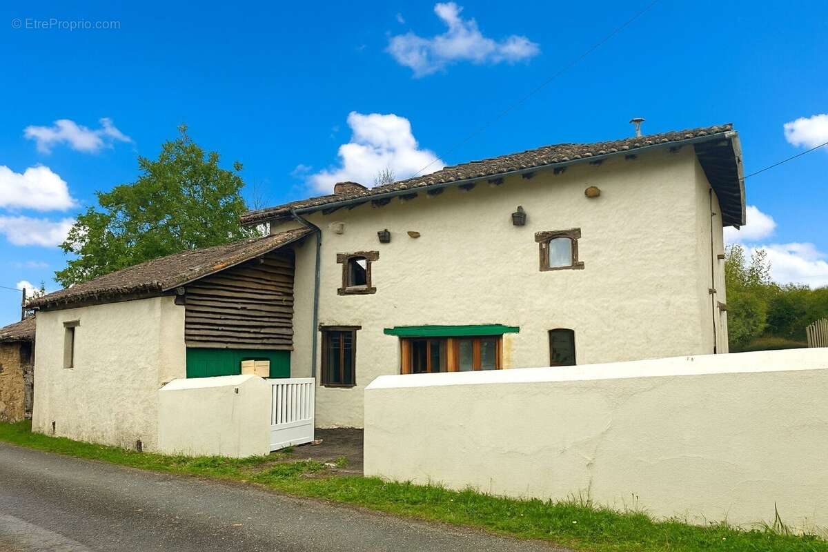 Maison à CHAMPAGNAC-LA-RIVIERE