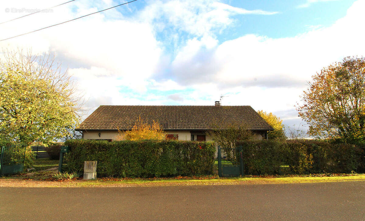Maison à COLLONGES-LES-PREMIERES