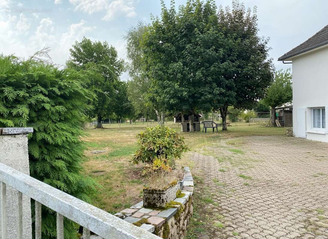 Maison à PEYRAT-LE-CHATEAU