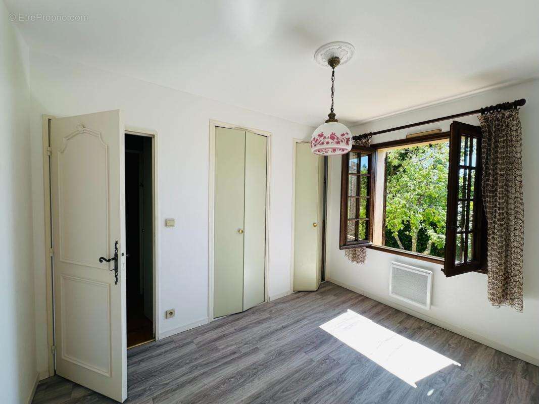 A vendre, Manosque, Maison Familiale 6 Chambres – 159 m²  Calme, Vue Dégagée & Fort Potentiel - photo 14