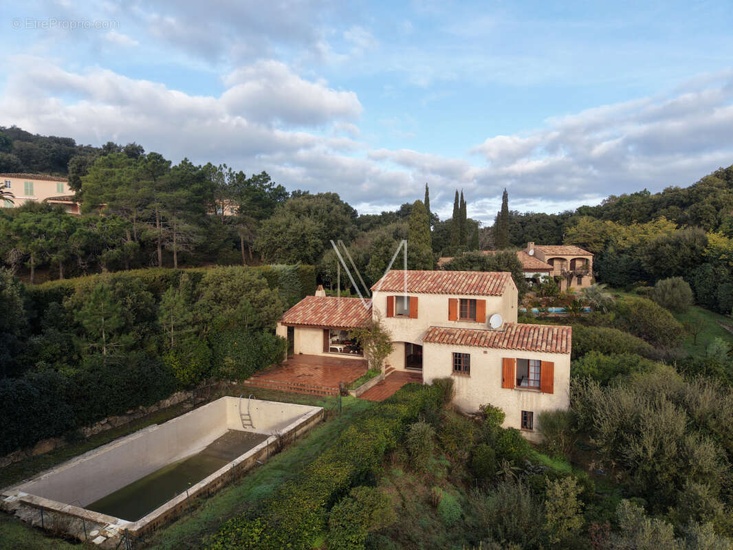 Maison de famille vue mer domaine de beauvallon a grimaud a renover - photo 4