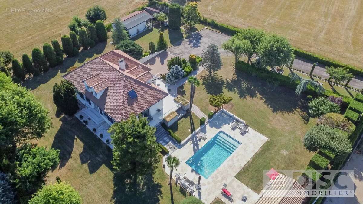 Belle propriété avec piscine à quelques minutes du centre de Caussade - photo 2