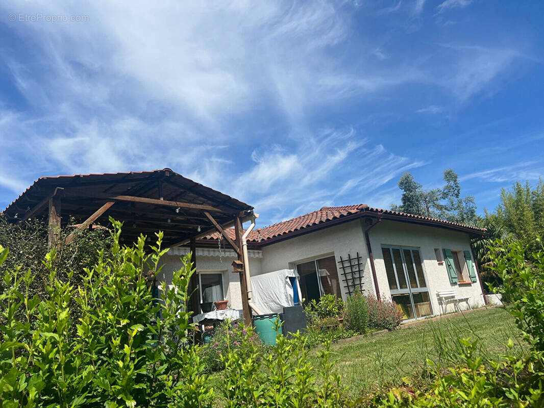 Maison à CASTELNAU-RIVIERE-BASSE