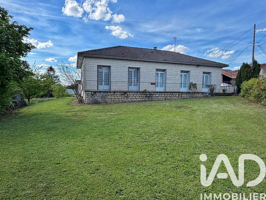 Photo 1 - Maison à AUNAC