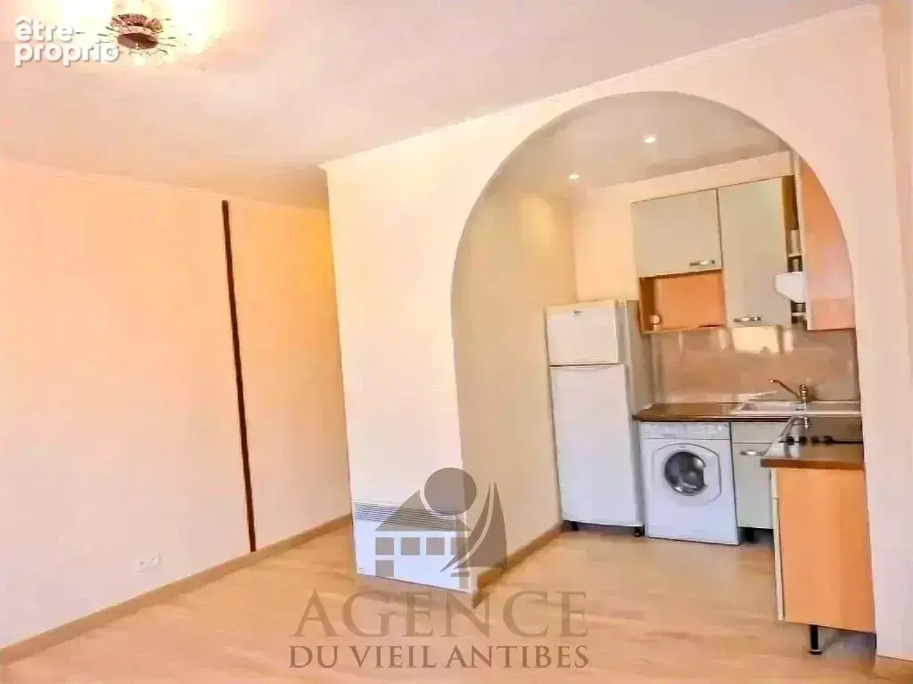 Vieil Antibes – Remparts  Charmant 2 pièces de 36 m² - photo 6