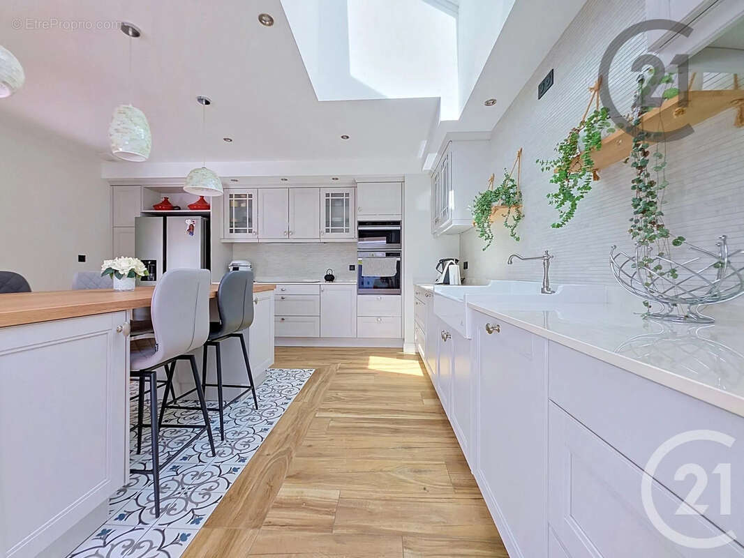 Maison 177 m² à Le Pavillon-Sainte-Julie  - photo 10