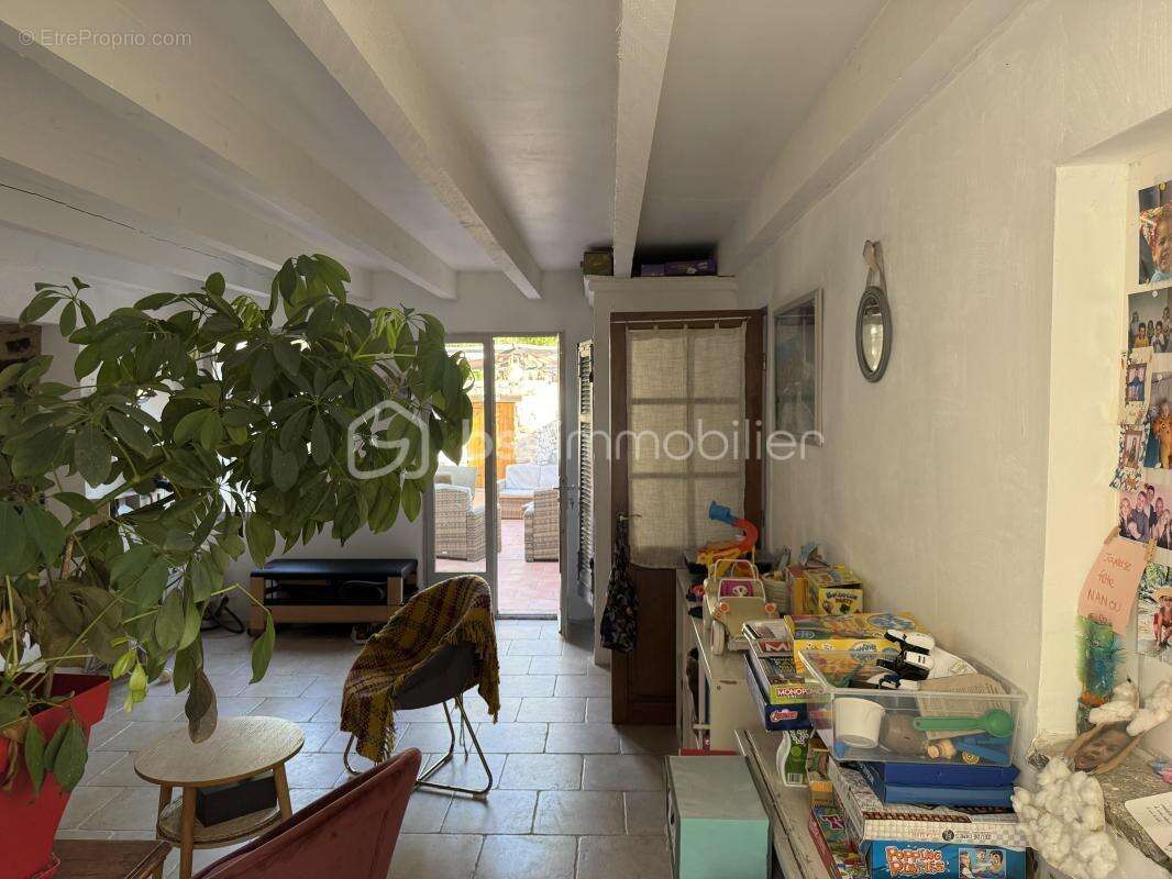 À La Roquebrussanne ( 83136), maison de charme dans un écrin de nature avec panorama exceptionnel, grand terrain et piscine - photo 17