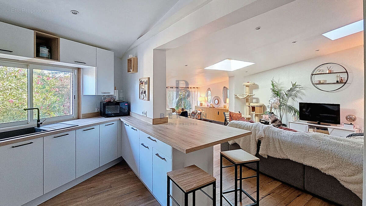 ** vendu par votre agence bersan immobilier**  villa avec piscine quartier tour de mare fréjus, rénovée avec goût - photo 8
