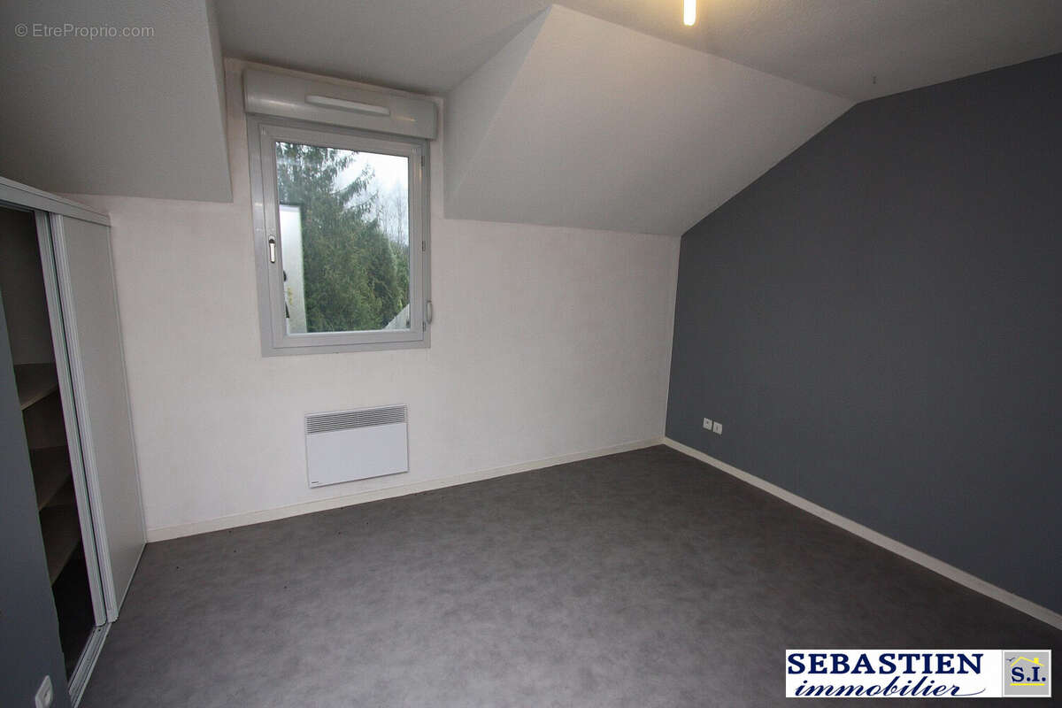 Chambre 2 - Maison à ESTISSAC
