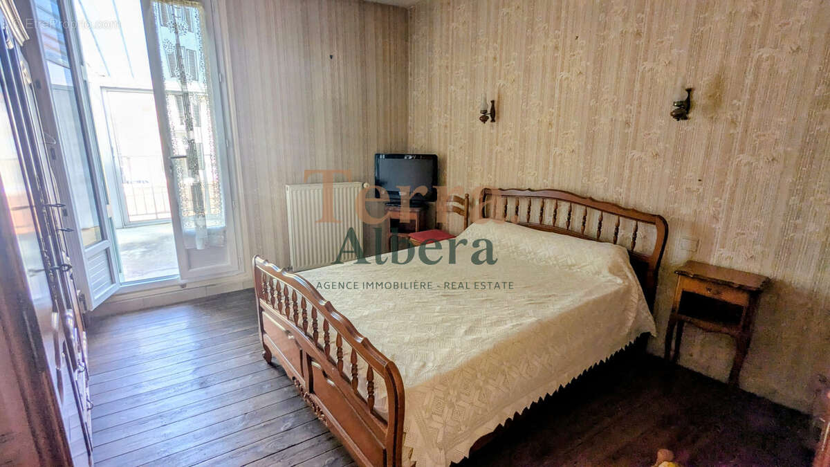 Authentique maison de village avec jardin constructible et beau potentiel - photo 11