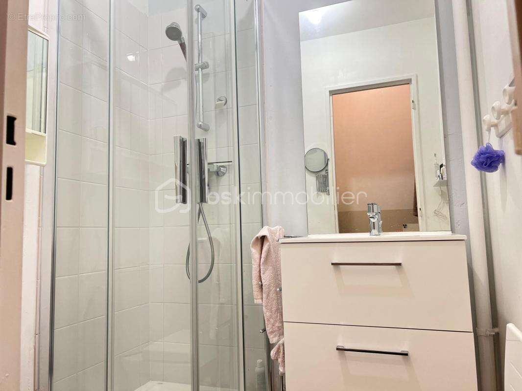 Studio meublé entièrement rénové en rez-de-chaussée dans une résidence calme - photo 6