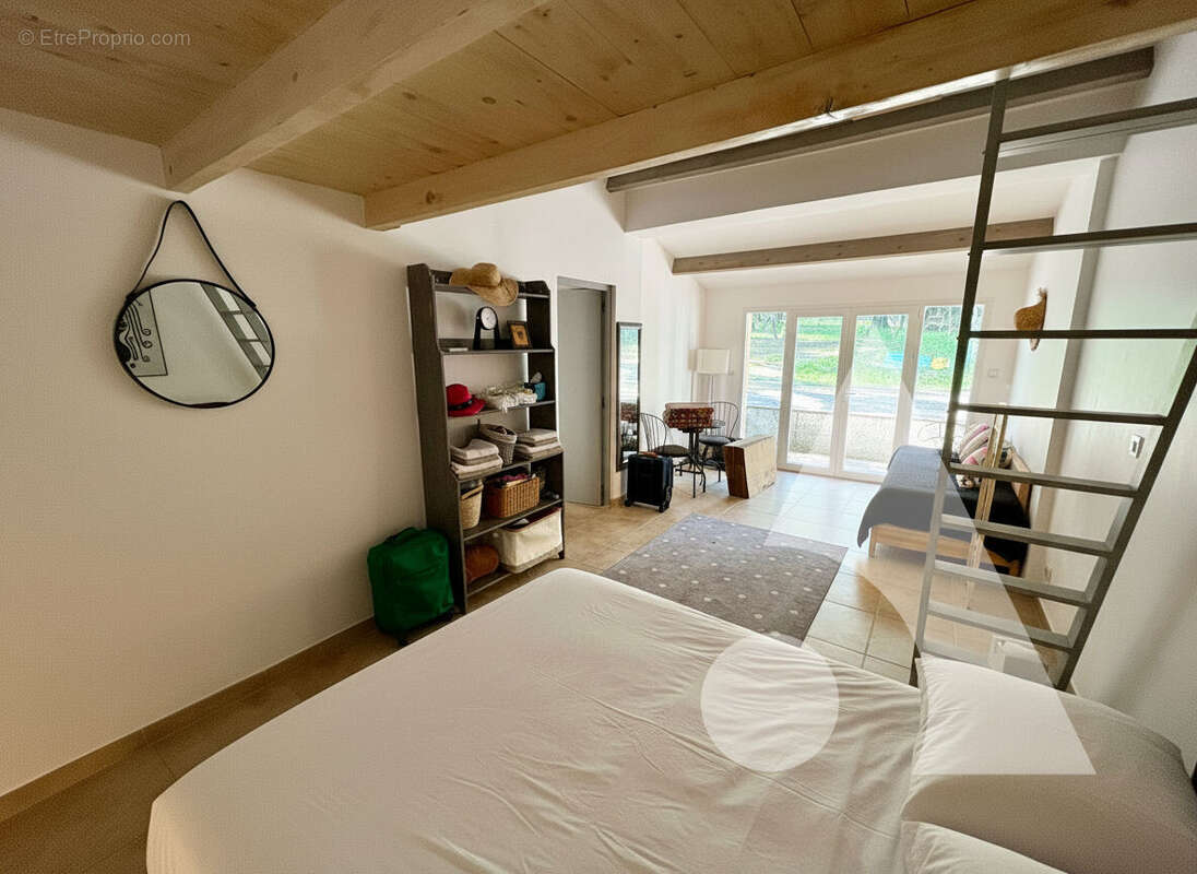 Maison à FLASSANS-SUR-ISSOLE