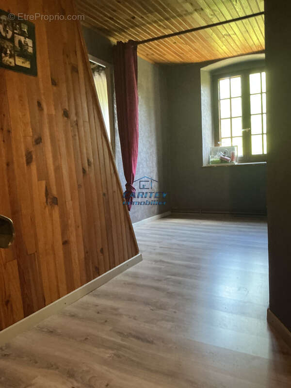 Domaine compose d'une maison d'habitation, 3 appartements, dependance, sur terrain de 38690m2 - photo 25