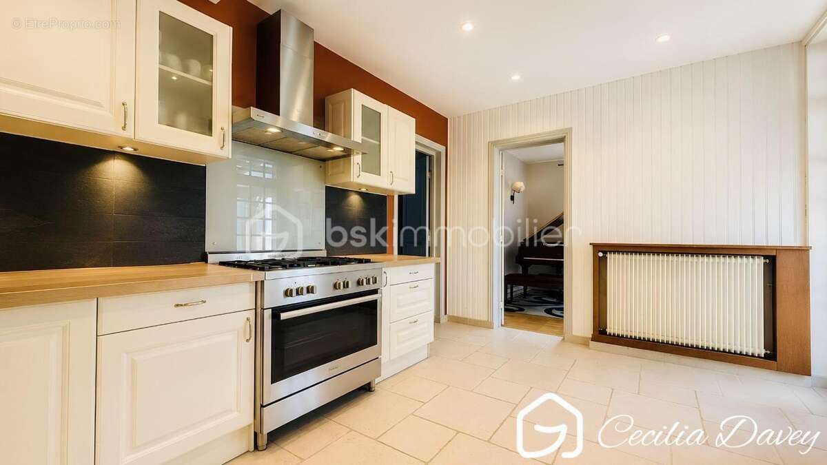 *** Nouveauté en Exclusivité: Elégante Maison bourgeoise du XIXème siècle alliant le charme de l'ancien et le confort moderne da - photo 4