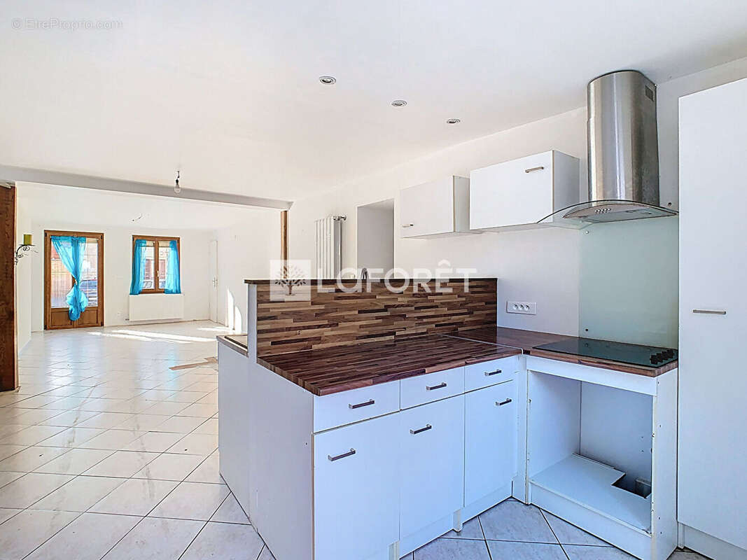 Maison 138 m² avec 4 chambres et jardin, Verrières - photo 4