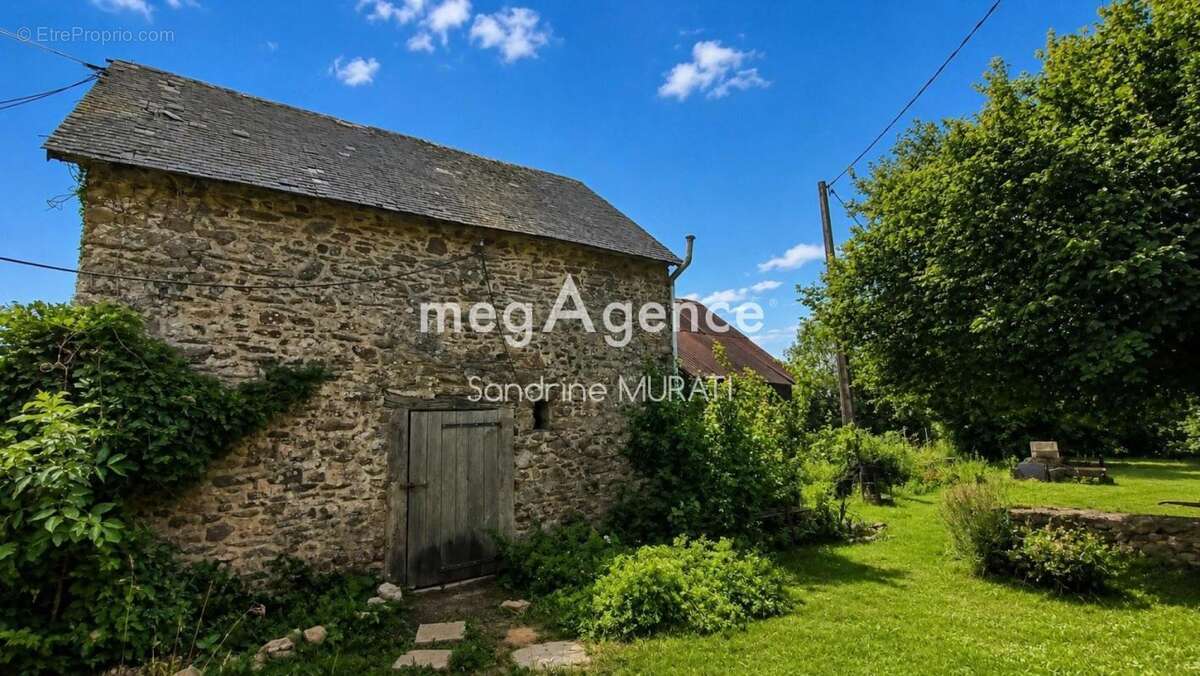 Maison en pierre + Grange St Aubin du désert (53) - photo 2