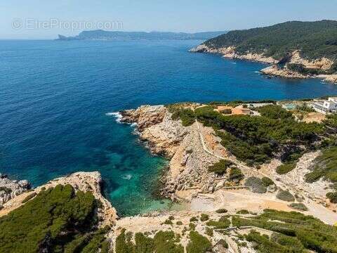 Maison 300 m² à Saint-Cyr-Sur-Mer  - photo 2