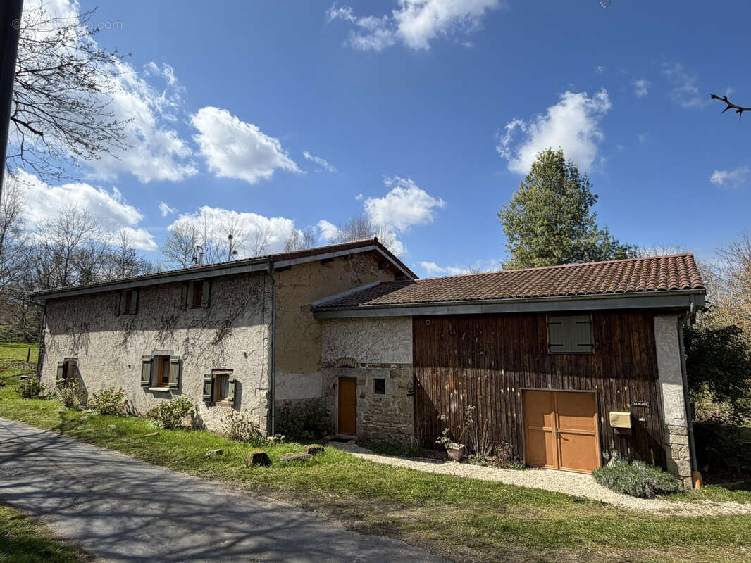 Maison à AUGEROLLES