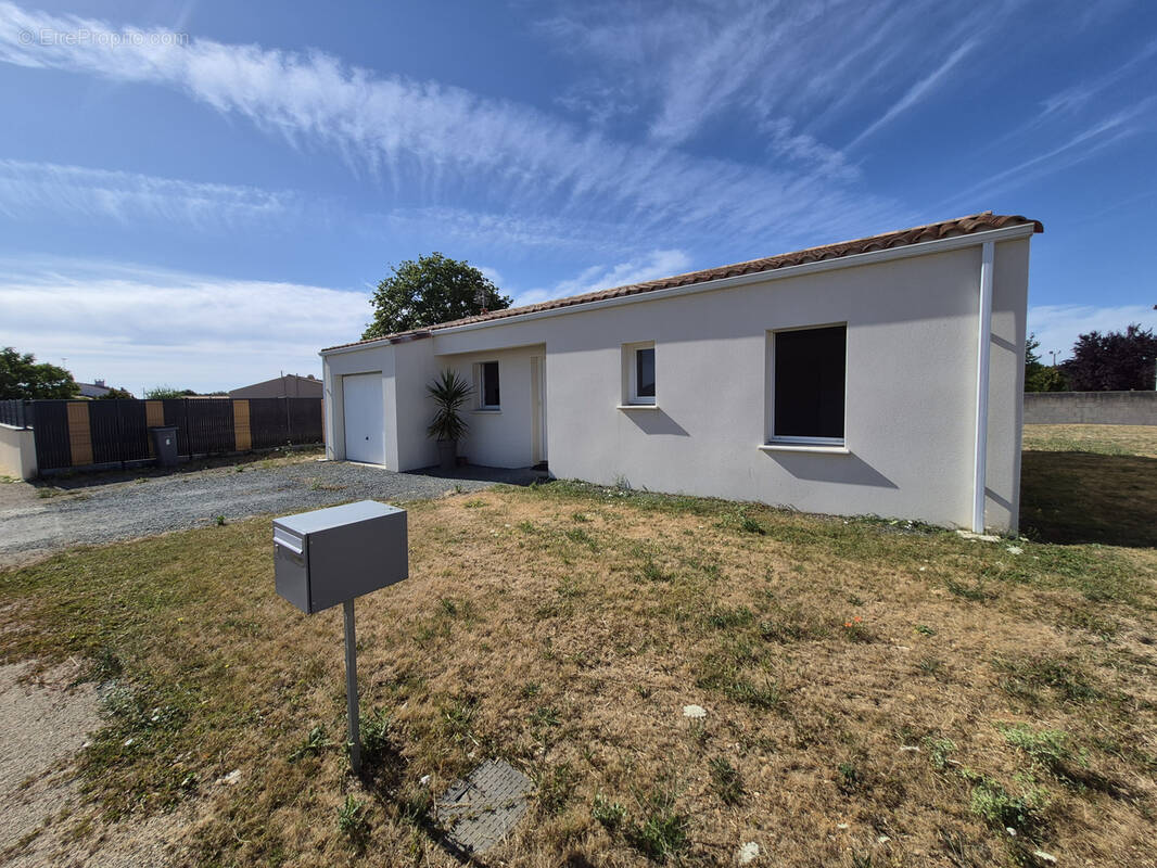 Maison à SAINTE-GEMME-LA-PLAINE
